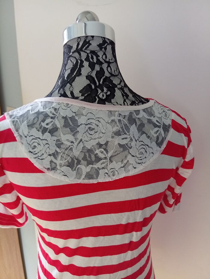 Joli tee-shirt avec p'tite dentelle à l' arrière - photo numéro 5
