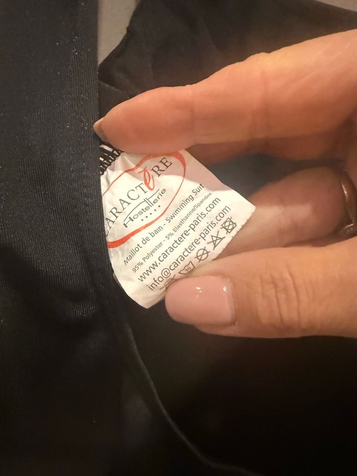 Maillot de bain, une pièce noire - photo numéro 4