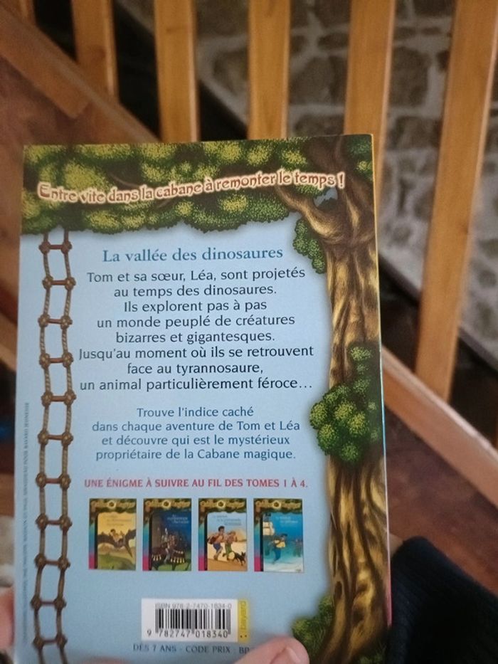 Livre la vallée des dinosaures cabane magique - photo numéro 2