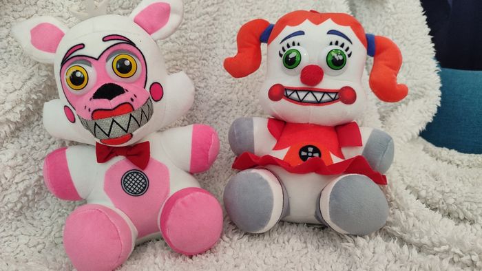 Lot Five night at freddy's sister location peluche et figurines - photo numéro 2