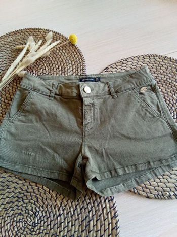 Short kaki Stradivarius taille 34