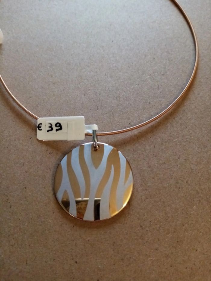 Collier et pendentif zèbrés dorés magnetiques - photo numéro 3