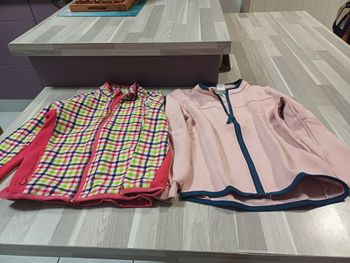 2 gilets zippés pour filles Taille 5 ans