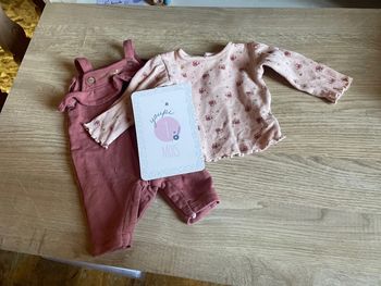 Ensemble salopette + tee shirt