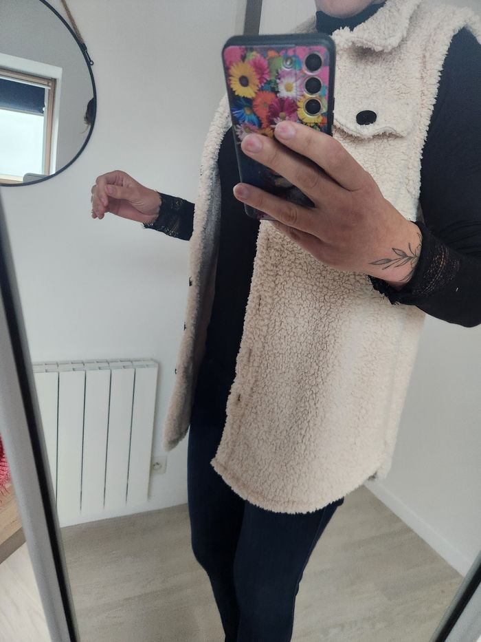 Long gilet sans manches moumoute. - photo numéro 5