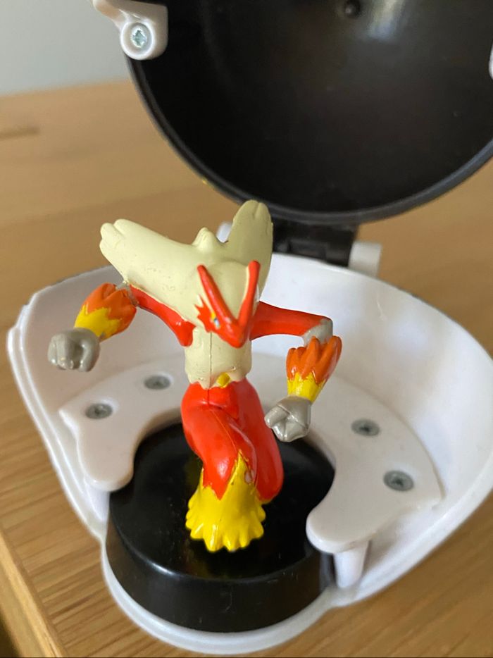 Pokémon lançeur Pokeball + figurine extra bille - photo numéro 2