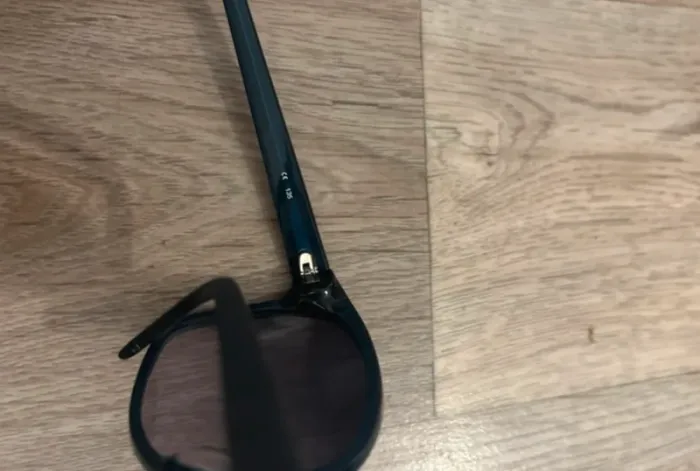 Lunettes de soleil Lacoste modèle L614S couleur 424 BLEU marine - photo numéro 7