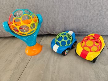 Lot jouets d'éveils Oball voiture et balle