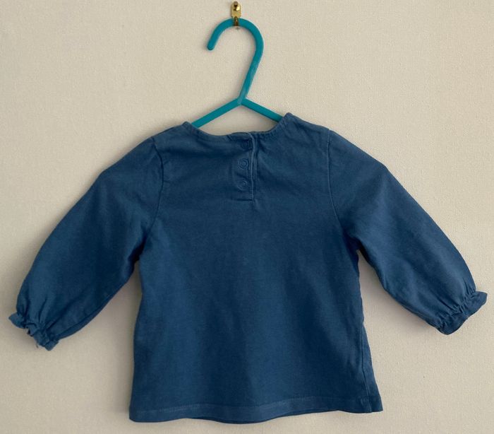 Tee-shirt manches longues imprimé fleurs avec pétales brodés taille 6 mois - photo numéro 4