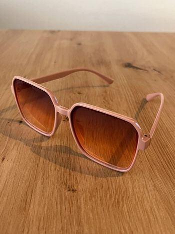 Lunettes de soleil femmes vintages rose neuves