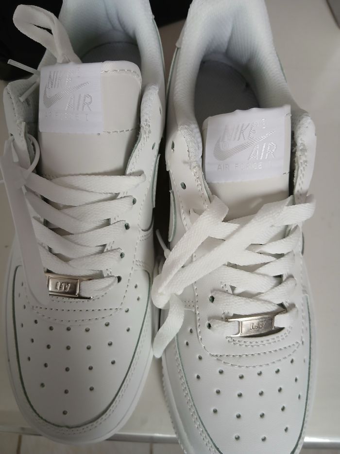 Paire de baskets nike air force 1 neuves emballées - photo numéro 3