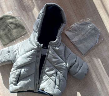 Doudoune 3 mois très bonne états + bonnet neuf