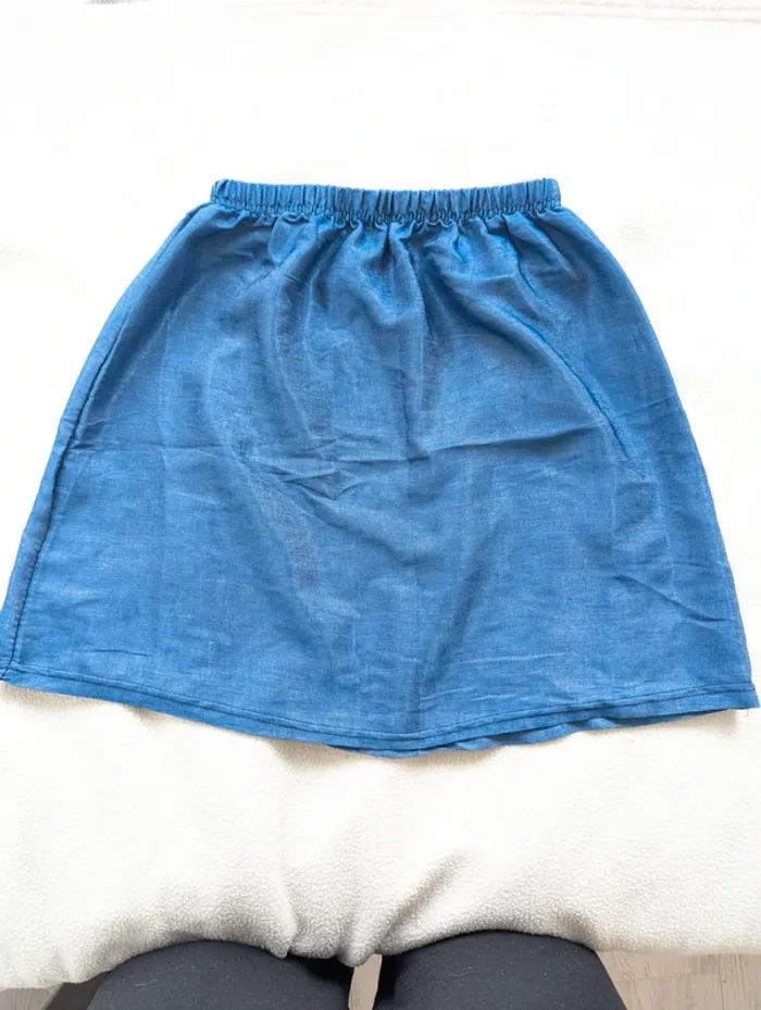 Jupe courte couleur bleu , taille 36/S élastique neuve - photo numéro 2