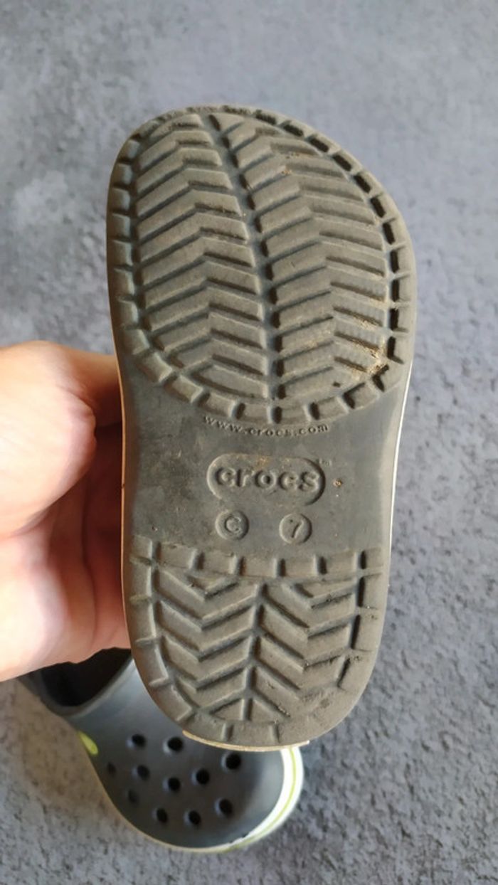 Crocs enfants taille 24 - photo numéro 3