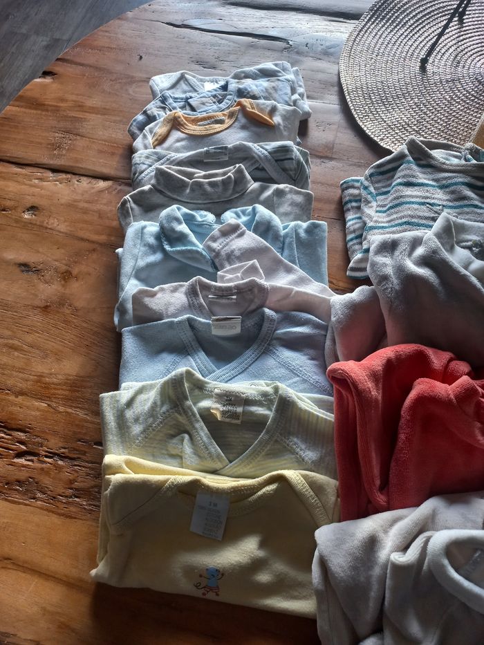 Lot pyjamas et bodies bébé 3 mois - photo numéro 2
