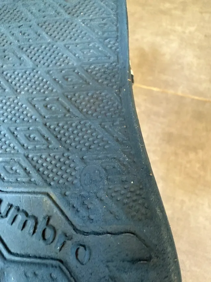Claquettes bleue Umbro pointure 33 - photo numéro 4