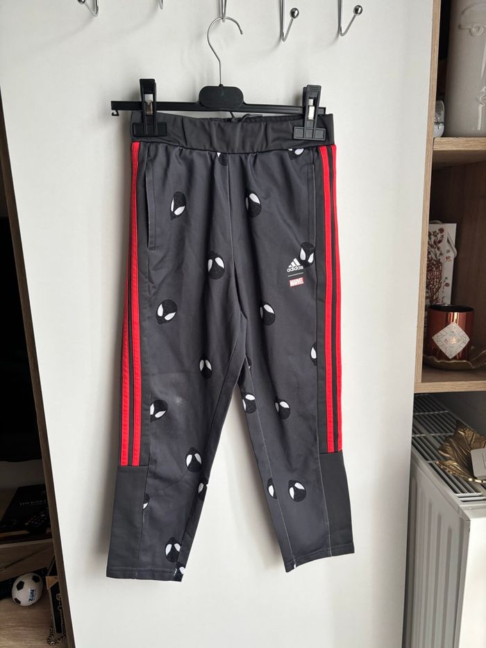 Pantalon jogging adidas Marvel miles morales spider man noir taille 6 ans g - photo numéro 1