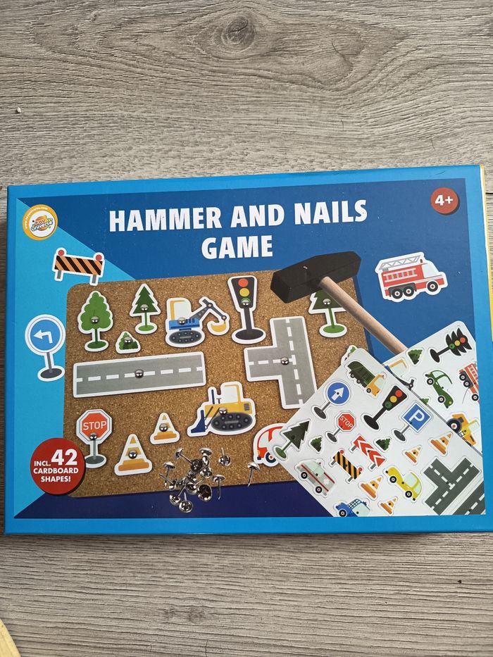 Hammer and nails game