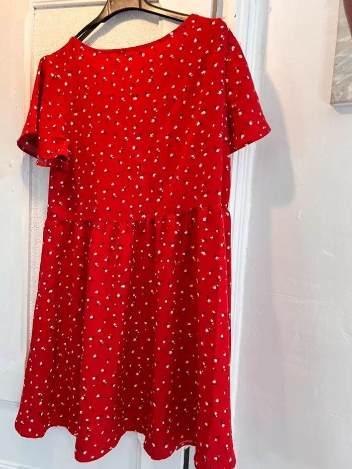 Robe rouge à pois - photo numéro 2