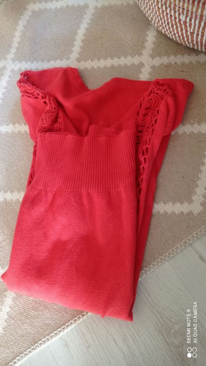 Pull léger H&M coloris corail avec dentelle en macramé aux manches Taille S - photo numéro 4