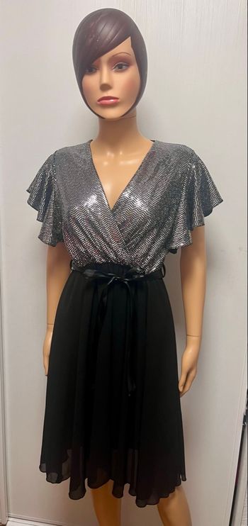 Robe chic décolletée 