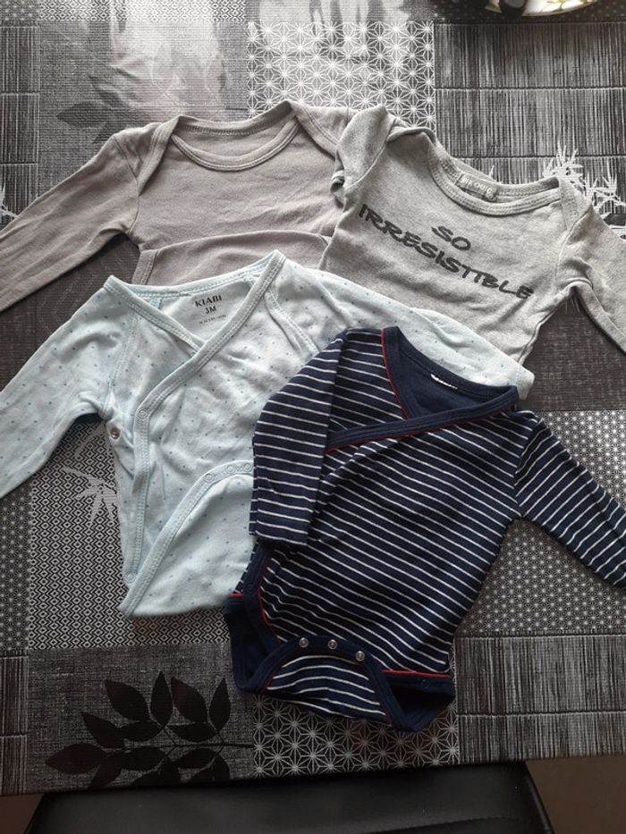 Lot 4 bodys manches longues 3 mois
