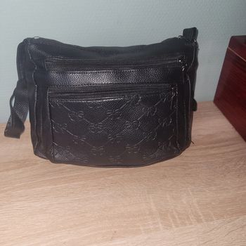Liquidation 50 % sac bandouliere neuf