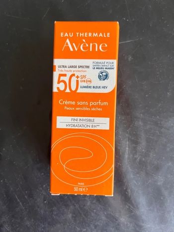 Crème solaire eau thermale Avene indice 50+ Neuf