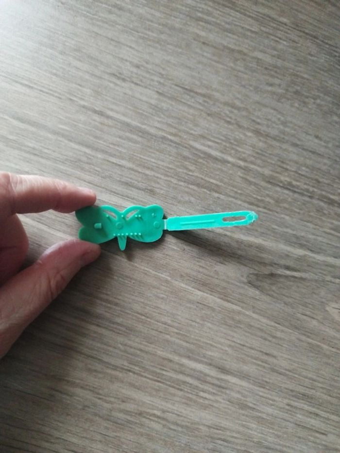Barrette à cheveux en plastique vintage - photo numéro 3