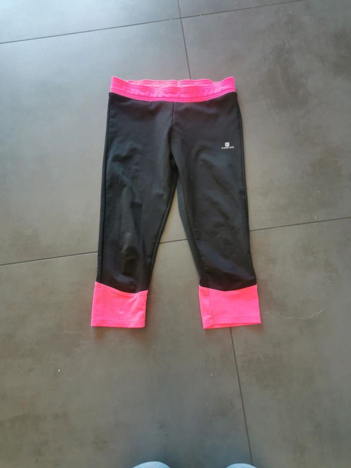 2 Leggings courts de sport Domyos 12 ans dont 1 offert