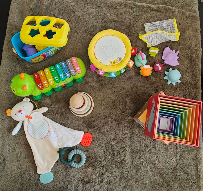 Lot jouets d'éveil
