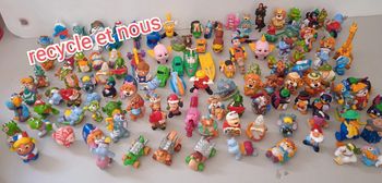 120 figurines/jouets kinder