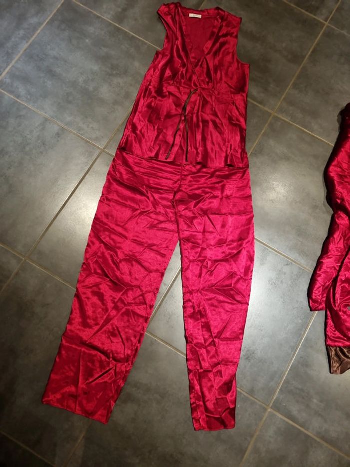 Lot 3 pièces pyjama EtAM satin 42 rouge haut sans manches pantalon  et robe de chambre - photo numéro 6