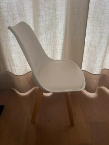 4 Chaises Scandinaves