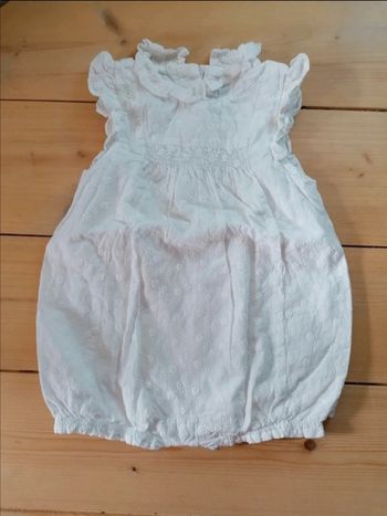 Barboteuse en coton brodé neuve 9mois