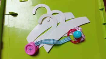 Cintres et Tétine JOUET (poupons/poupées)