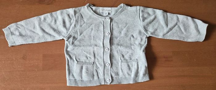 Lot gilets 12 mois - photo numéro 4