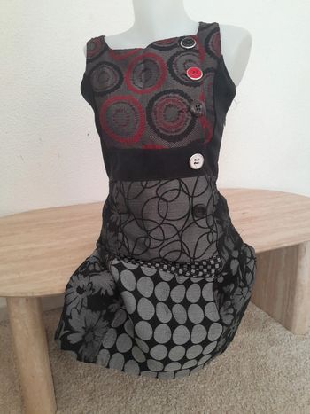 Robe originale 💫doublé 💫jolie boutons sur le côté 💫Taille 36