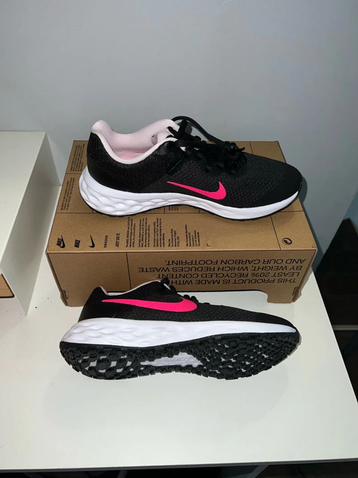 Basket Nike taille 36.5 femme - photo numéro 2