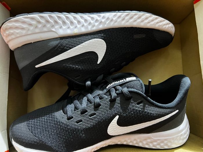 Nike révolution 5