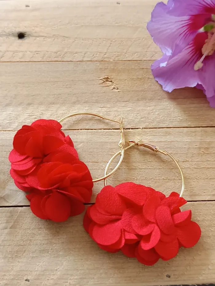Boucles d'oreilles créoles fleurs rouges