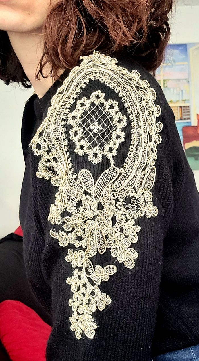 Pull noir brodé doré brandebourg 36 vintage fêtes - photo numéro 3