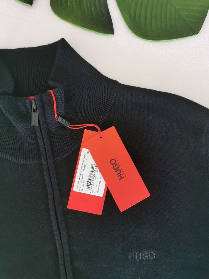 Pull noir col montant zippé Hugo Boss Taille M - photo numéro 4