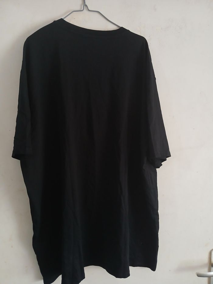 Je vends ce tee-shirt basique noir unisexe - photo numéro 2