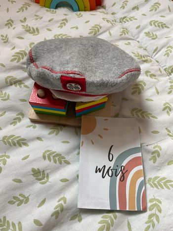 béret en polaire gris et rouge absorba 6 mois