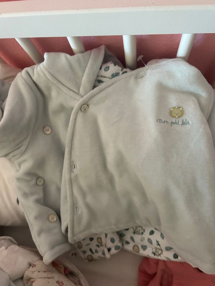 Vend lots bebe pleins de chose jamais porter + une combinaison jamais porter - photo numéro 7