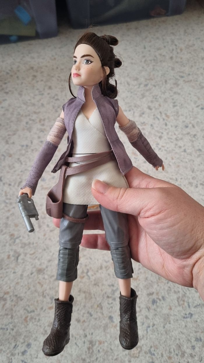 Figurine star wars rai/ rey et BB8 - photo numéro 4