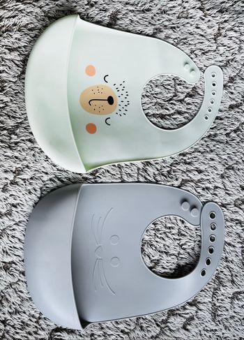 Lot 2 bavoirs en silicone pour repas bébé