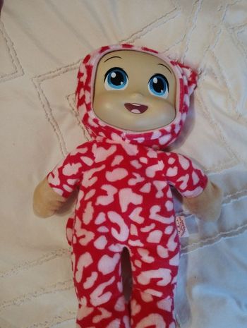 Poupée cabrioles avec tête rigide