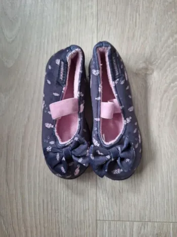 Chaussons fille Isotoner neufs pointure 28